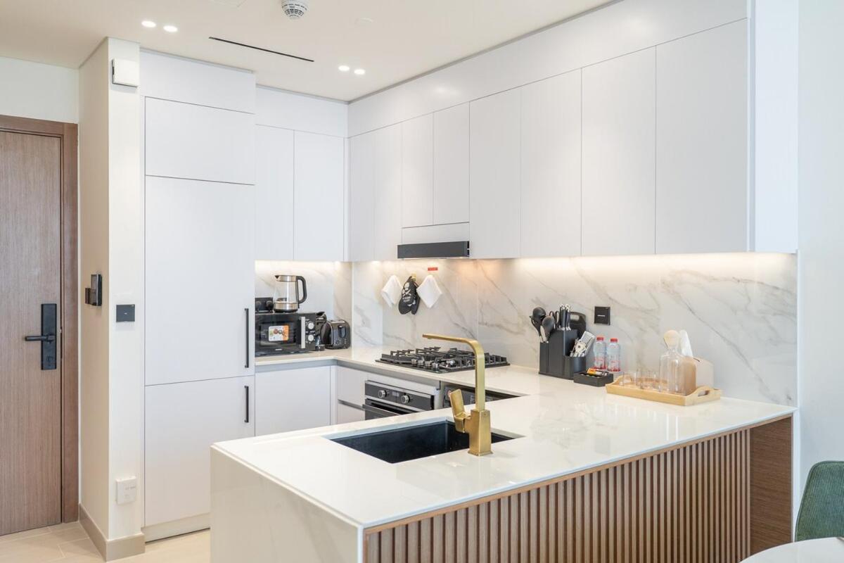 Modern 1bhk Binghatti Amber Managed By Czechin Apartment *